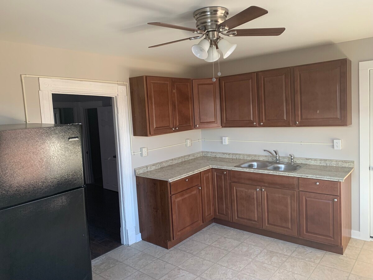 Kitchen - 551 Main St Unit 1