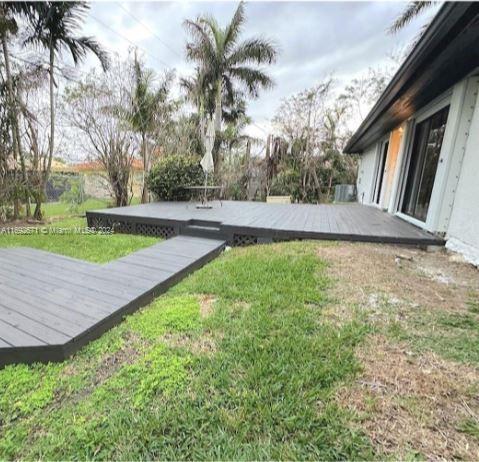 Photo - 330 188th St