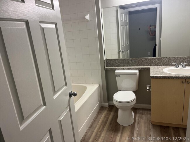 Building Photo - 3600 NW Mediterranean Ln Unit 14