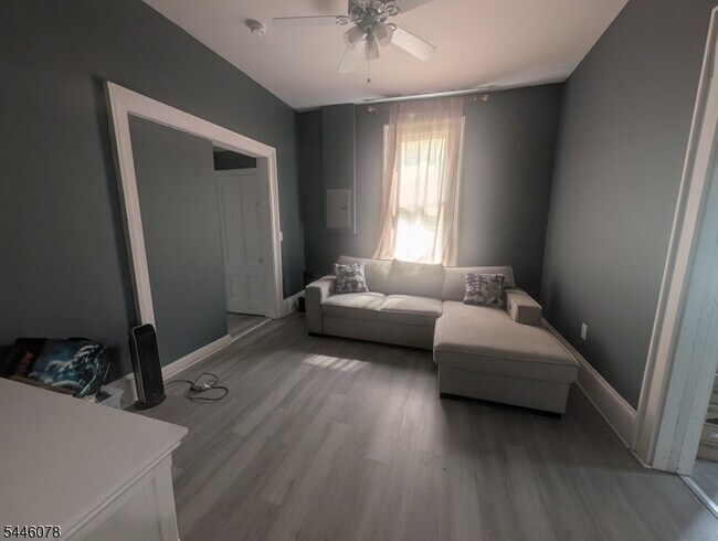 304 Front St Unit 4 A
