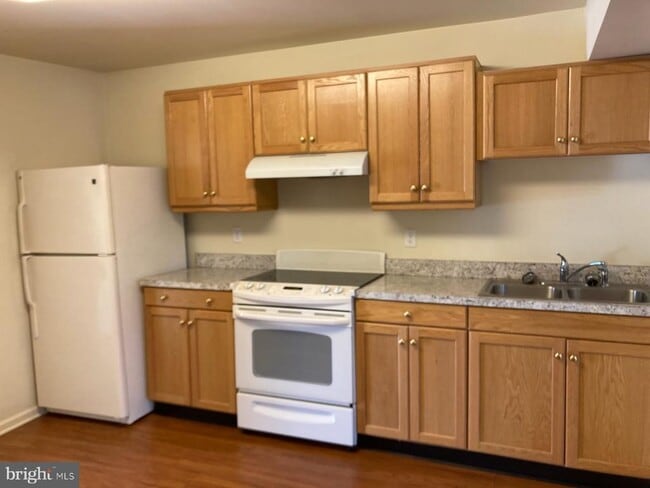 Building Photo - 5 S Vermont St Rental