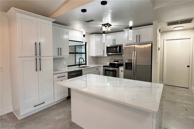 Photo - 528 SE 32nd Terrace