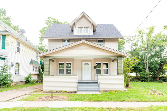 Photo - 152 Hollinger Ave House