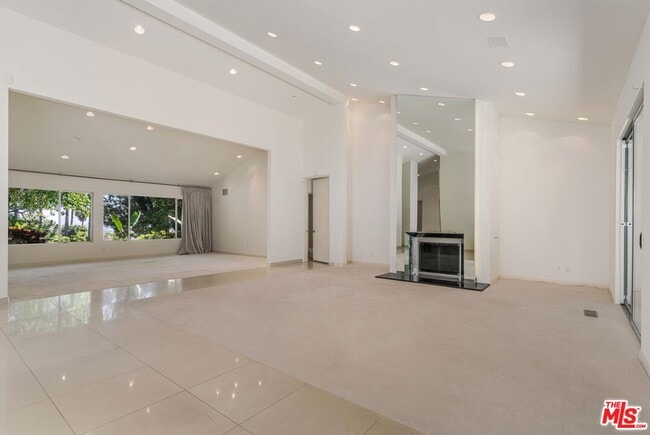 Photo - 811 N Hillcrest Rd