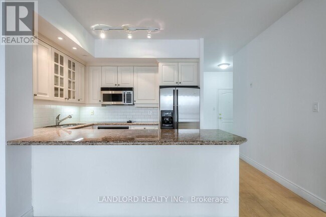 Photo - 77 McMurrich St Unit 307
