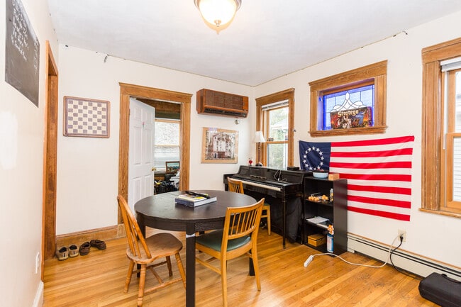 Photo - 200 Calumet St