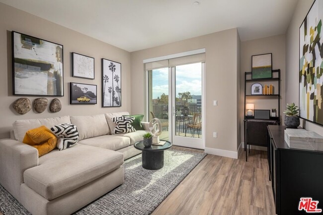 Photo - 201 N La Brea Ave Unit 314