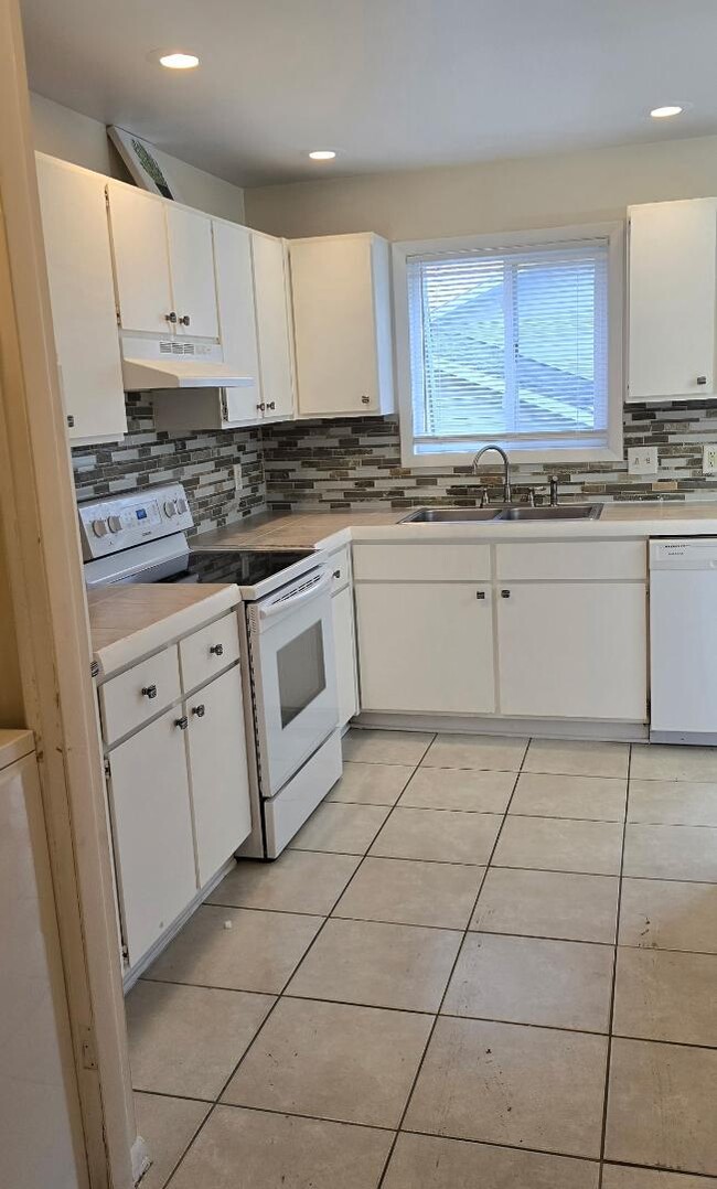 Photo - 1953 Conlon Ave SE