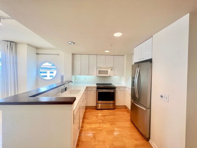 Photo - Excellent South Beach Location-1 Bed/1 Bat...