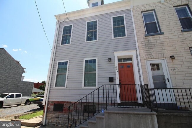 Building Photo - 332 Cherry St Rental