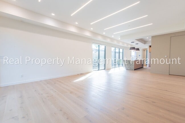 Photo - 1542 N Hoover St Unidad 1542