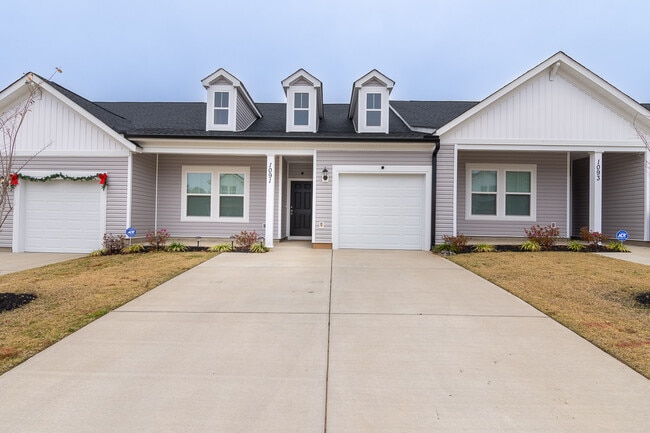 Building Photo - 1091 Primrose Dr