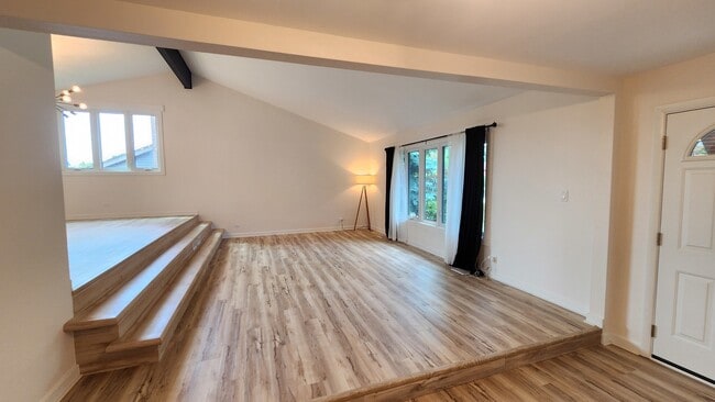 Photo - 7749 Lyman Ave