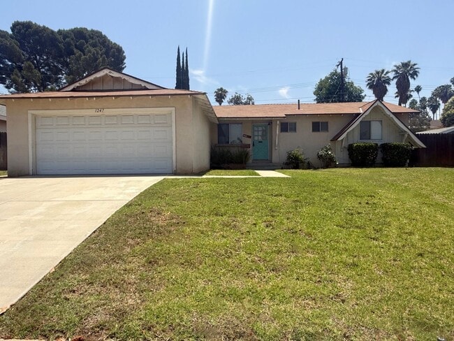 Beautiful 3 bedroom, 2 bathroom home in Re... - Beautiful 3 bedroom, 2 bathroom home in Re...