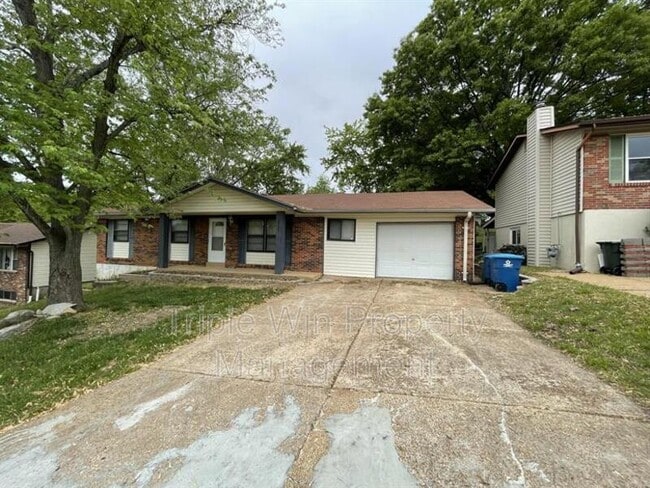 Photo - 2733 Tiara Dr