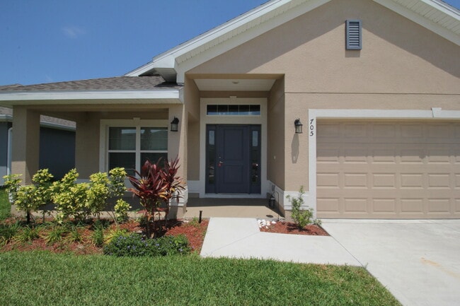 Photo - 705 Kylar Dr NW