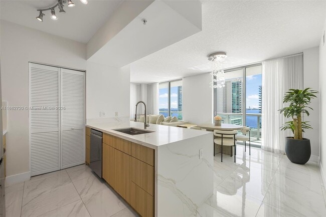 Photo - 333 NE 24th St