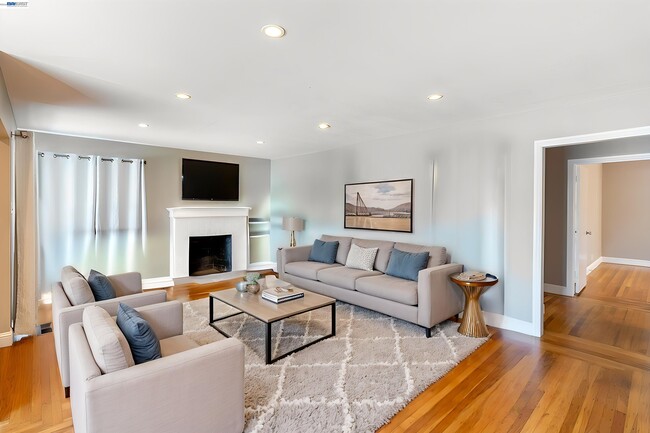 Photo - 21835 Redwood Rd