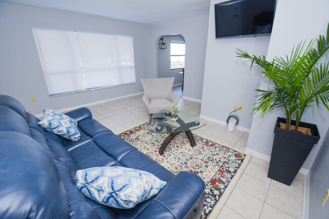 Apartment 102 - 913 Sumter St Unit 102 - Not Furnished