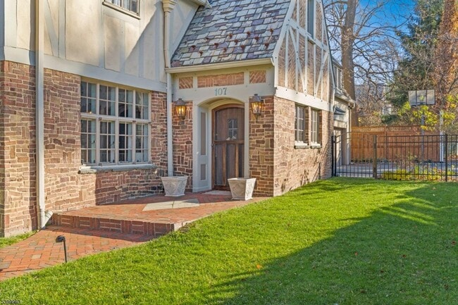 Photo - 107 Clinton Ave