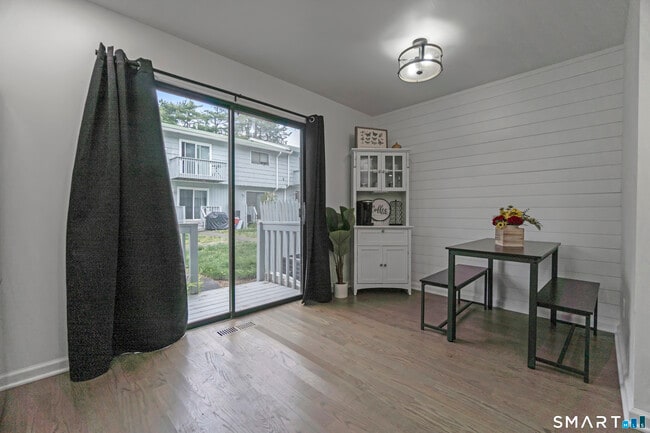 Photo - 654 Longbrook Ave Unit 654