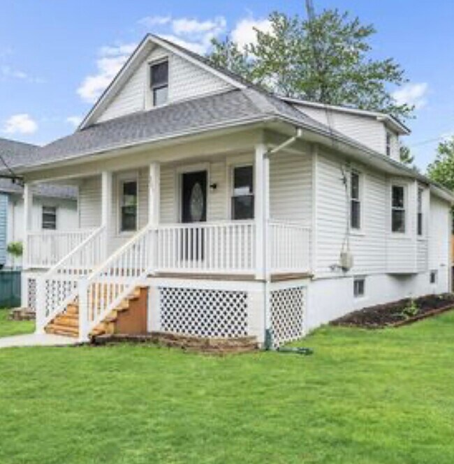 Photo - 303 W Main St