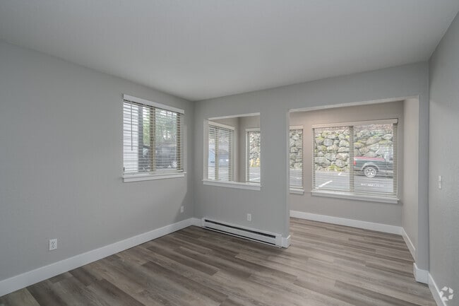 2BR, 1BA - 1,000SF - Bedroom with Sunroom