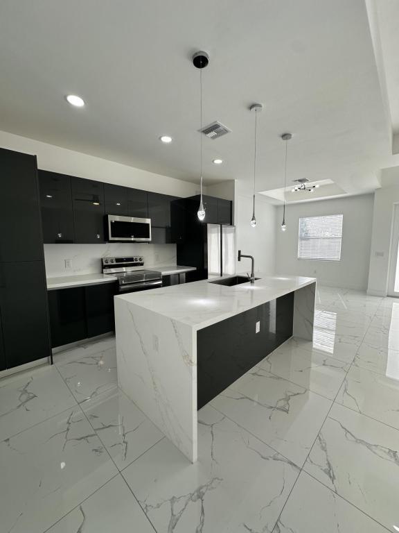 Photo - 325 Paulcrest Ave