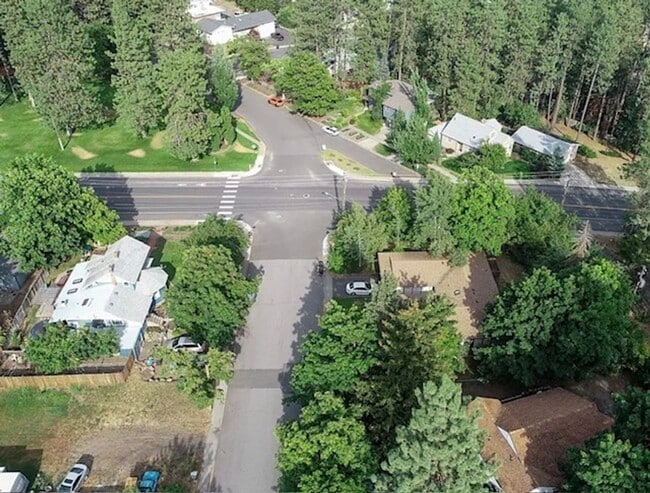 Photo - Spacious 4-Bedroom duplex Near EWU – Cheney, WA