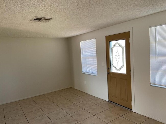 Photo - 3600 Beacon Square Dr