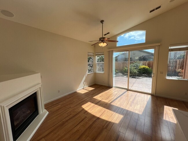 Photo - Gorgeous 3 bedroom plus office in Empire R...