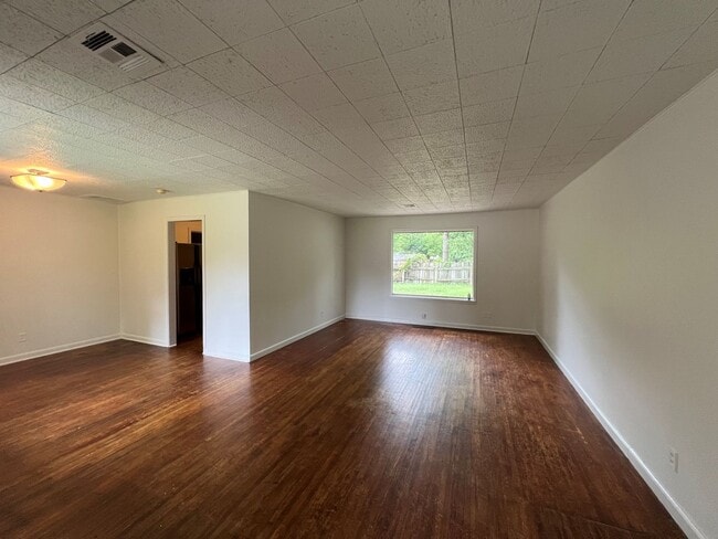Photo - AVAILABLE FOR IMMEDIATE MOVE IN! WALK TO RIVERSIDE PARKS!!!