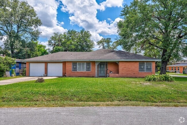 Building Photo - 5611 Milart St Rental