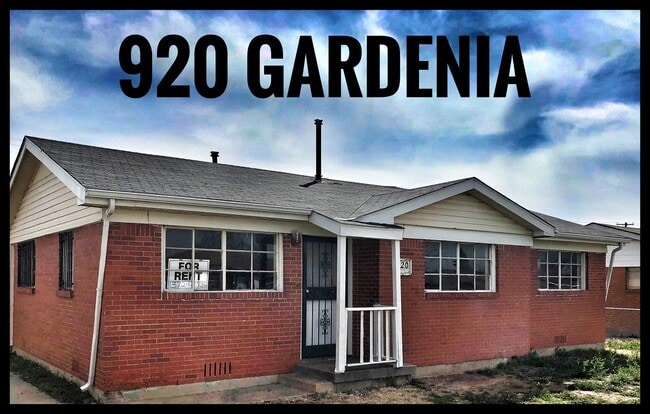 Building Photo - 920 Gardenia St