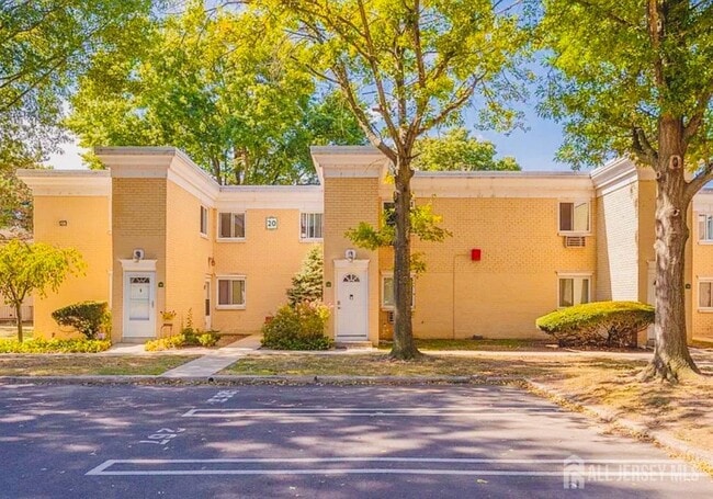 Building Photo - 20 Lake Ave Unit 2B