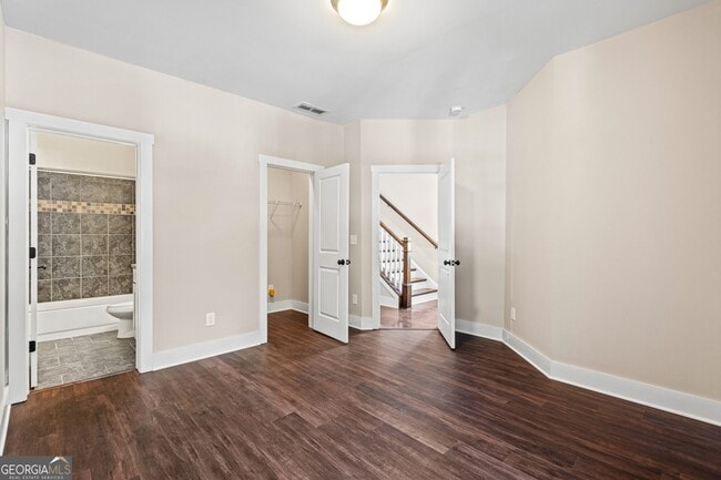 Photo - 659 E Ave NE