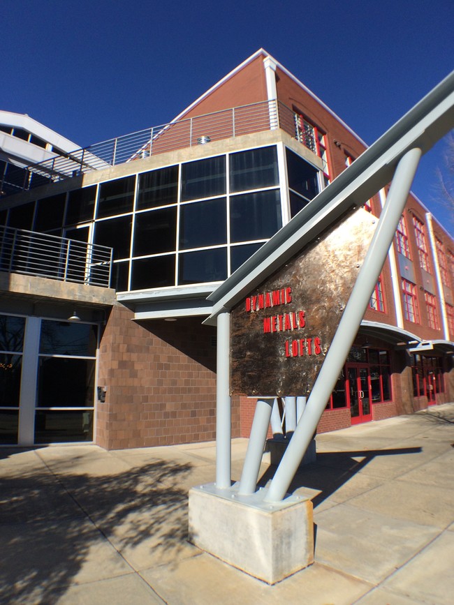 Building Facade - Dynamic Metal Lofts