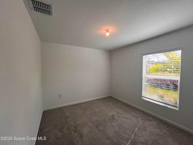 Photo - 1541 Newport St SE