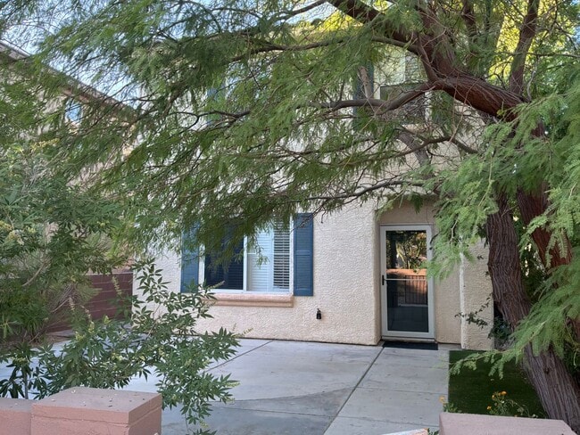 Building Photo - 2 story 3 bedrooms 2.5 Bathrooms 2 car finished garage Gated Subdivision
