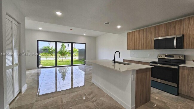 1305 NW 4th Ter