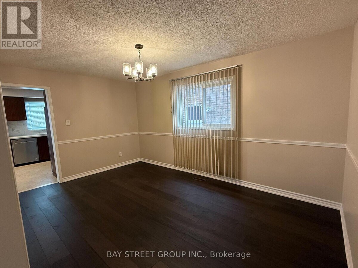 Photo - 4497 Longmoor Rd