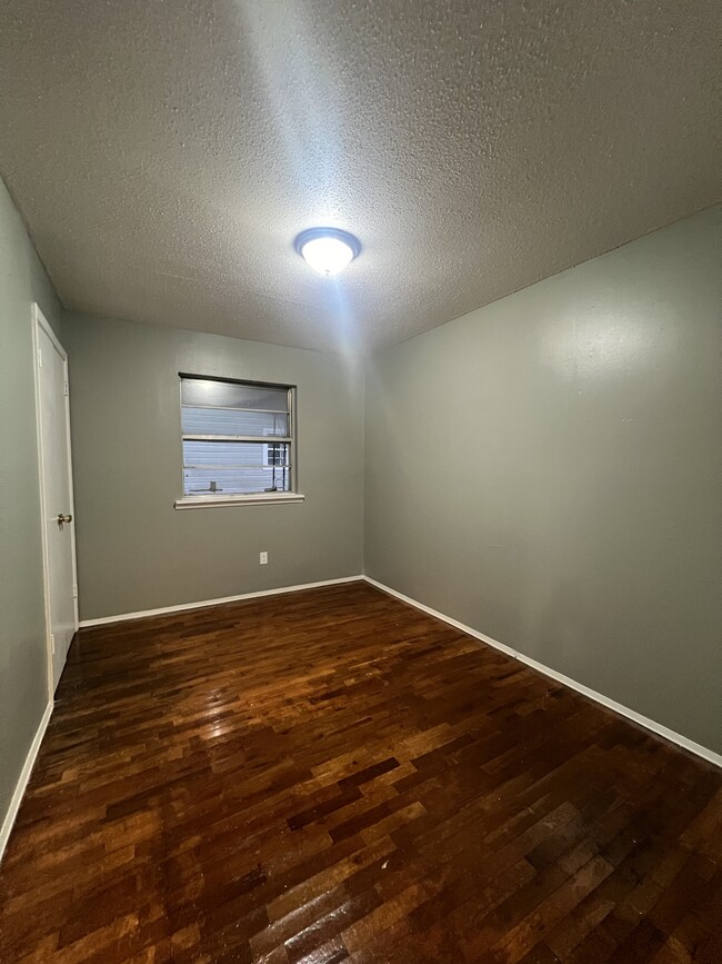 Photo - 966 Scott St