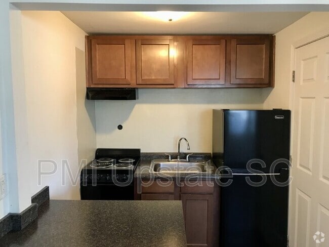 Building Photo - 201 Chandler Dr Unit Apt 32B