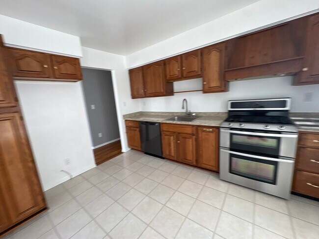 Photo - 424 Dewitt St Unit First Floor  1