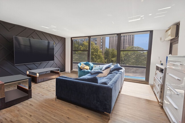 Photo - 2605 S Indiana Ave