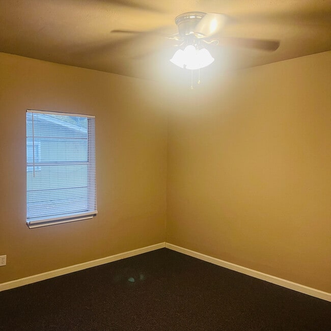 Photo - 4030 Howard St