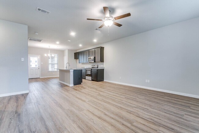 Photo - 3 bedroom 2 Bath home Move In Ready