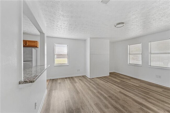 Photo - 210 Tanglewood Ln