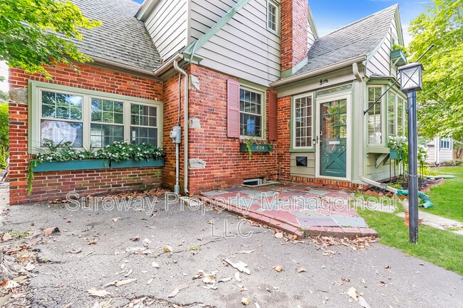 Photo - 404 Strawbridge Ave