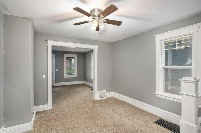 Photo - 823 Oakland Dr